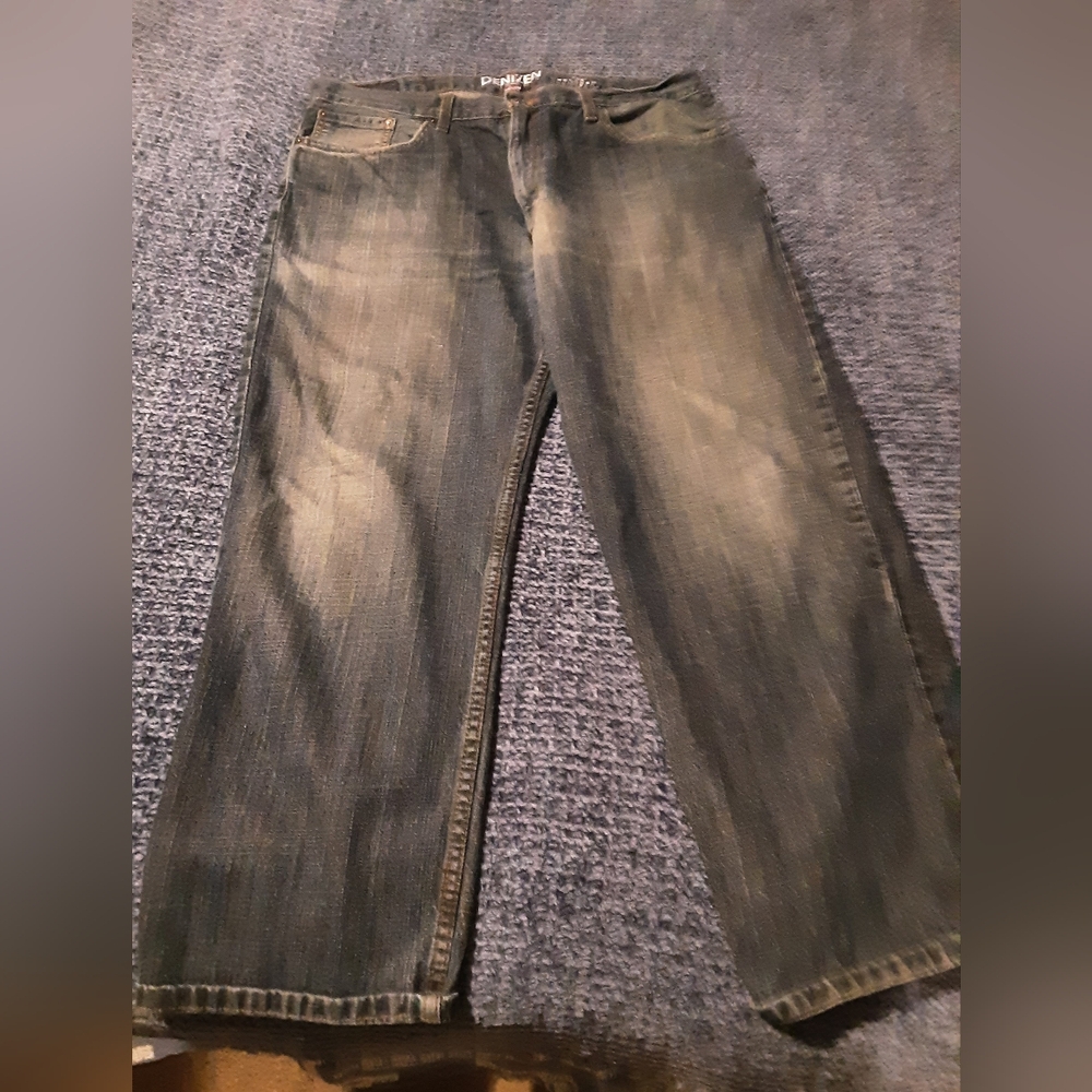 Casual Men's Relaxed Fit Jeans in Faded Black